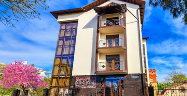 Фасад отеля «Black Sea»